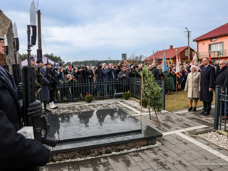Prezydent Andrzej Duda w obchodach 80 rocznicy tragedii wsi WANATY
